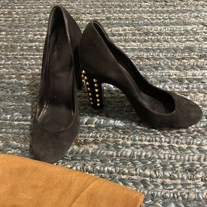 Gucci women’s black suede pumps
